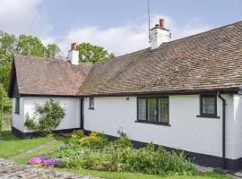 Kingshill Farm Cottage - 28270, hotel with parking in Great Missenden