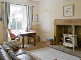 Grosvenor Cottage, pet-friendly hotel in Alnmouth