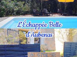 2 pièces "Le Brin de soleil" Gites appart 'hôtel L'ECHAPPEE BELLE D'AUBENAS Logement 1 sur 3, aluguel de temporada em Aubenas