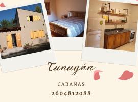AMANECER DORADO - Cabaña en Tunuyán, hotell i Tunuyán
