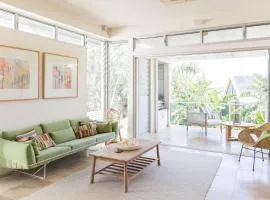 The Hill Street Villa offers private pool in stylish unit