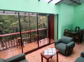 La casa de tia, heimagisting í Monteverde
