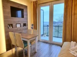Apartament "Złoty relaks" tuż przy plaży z balkonem z widokiem na Hel i hamakami