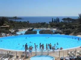 MAGNIFIQUE APPARTEMENT TERRASSE VUE MER PANORAMIQUE, accès PISCINES, PARKING, dernier étage, animations, spectacles, classé 3 étoiles par office tourisme Saint Raphael