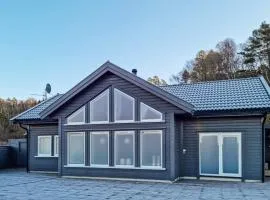 Beautiful Home In Lyngdal With 4 Bedrooms