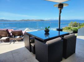 Luxury and Spacious Modern House, Spectacular View, ξενοδοχείο στο Sandy Bay