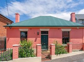 Waterloo Cottage, villa in Hobart