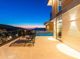 Miel Suites-3 Luxury Villa with Private Pool&Sauna, hotel u gradu Kalkan