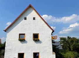 Bílka 33 - Village home in the Czech Central Highlands, hytte i Bořislav