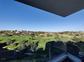 Luxurious 2 bedroom apartment with country view, feriebolig i Marsaxlokk