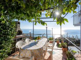 Torre di Amalfi - holiday house, hotel en Amalfi