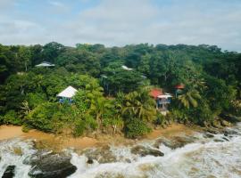 Tesoro Escondido Lodge & Cabinas, hotel in Bocas del Toro