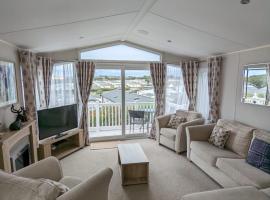 BEAUTIFUL LUXURY Caravan HAVEN LITTLESEA STUNNING VIEWS Sleeps 6、ウェイマスのグランピング施設