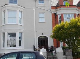 Modern 2nd floor 1 bed apartment in the heart of, lodging in Llandudno