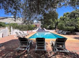 Beautiful private Villa with pool, Boliqueime, Loulé, hotel in Boliqueime