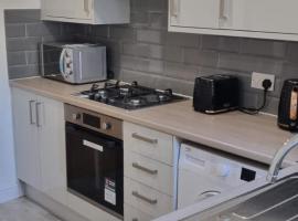 Cheerful 3-bedroom home in Sale - free parking on premises, apartament a Sale