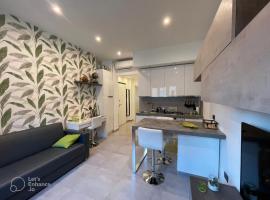 R39 Modern Apartment with Private Parking, hotel near Affori Centro Metro Station, Milan