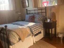 First Floor Apt with River View, hotel near Pine Tree State Arboretum, Hallowell