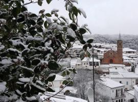 Casa en Valdelarco Sierra de Aracena, kotedžas mieste Valdelarco