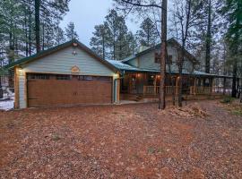 Rustic Cabin Surrounded By 49 Pine Trees - Lakeside, AZ, cottage in Lake of the Woods