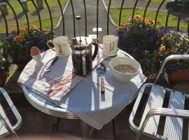 South Lake House - 300m to South Lake Leisure Centre