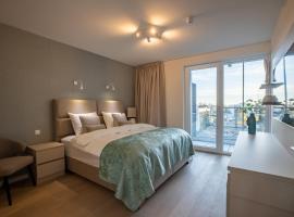 The Sailor, full sea view, use of hotel swimming pool and sauna, apartment in Cadzand