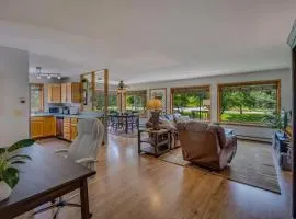 Happy Home - Cozy Retreat With Deck Near Downtown Carbondale