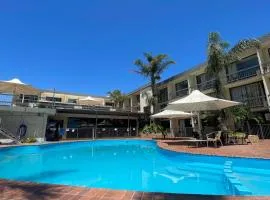 El Lago Waters Hotel