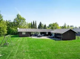 Awesome Home In Væggerløse With Kitchen