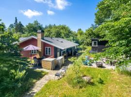 Gorgeous Home In Holbk With Kitchen, loma-asunto kohteessa Holbæk