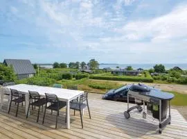 Three-Bedroom Holiday Home In Sjolund