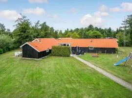 Cozy Home In Væggerløse With Sauna