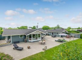 Cozy Home In Eg With Kitchen – dom wakacyjny w mieście Åstrup