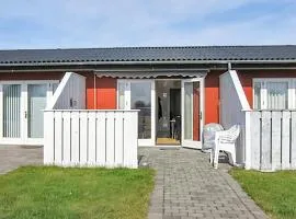 2 Bedroom Cozy Apartment In Aakirkeby