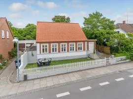 Cozy Home In Tranekær With Kitchen