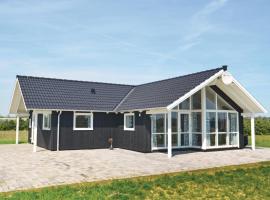 Three-Bedroom Holiday Home In Vaggerlose, hotel in Marielyst