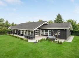 Lovely Home In V&aelig;ggerl&oslash;se With Wifi, spahotel in Marielyst