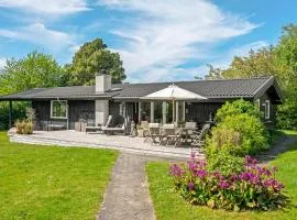 3 Bedroom Stunning Home In Tisvildeleje