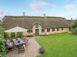 3 Bedroom Cozy Home In Fan&oslash;, hotel de lujo en Fan&oslash;