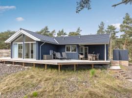 Beautiful Home In Nex With 3 Bedrooms, Sauna And Wifi, luxury hotel in Vester Sømarken