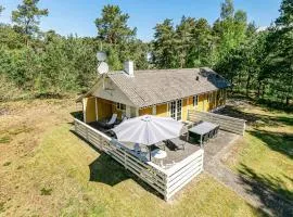 3 Bedroom Gorgeous Home In Aakirkeby
