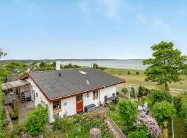 Gorgeous Home In Ebeltoft With Wifi