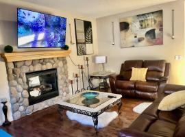 2500 sq house in Springbank Hill BL 261818, pet-friendly hotel in Calgary