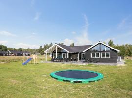 Cozy Home In Vejby With Indoor Swimming Pool, Luxushotel in Vejby