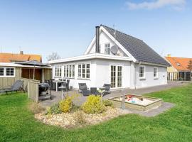 Amazing Home In Glesborg With 4 Bedrooms And Wifi, maison de vacances à Bønnerup Strand