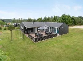 Stunning Home In Ebeltoft With Kitchen