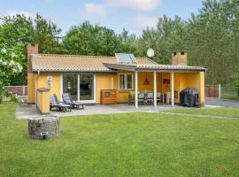 Nice Home In Glesborg With 3 Bedrooms And Wifi
