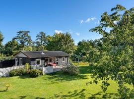 Stunning Home In Grsted With 2 Bedrooms And Wifi, hotel i Græsted