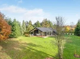 Three-Bedroom Holiday Home In Vaggerlose