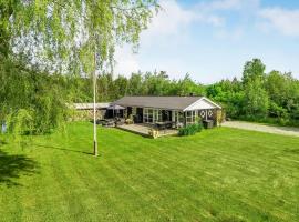 Holiday Home Bygmarken Strandby X, hotel in Strandby